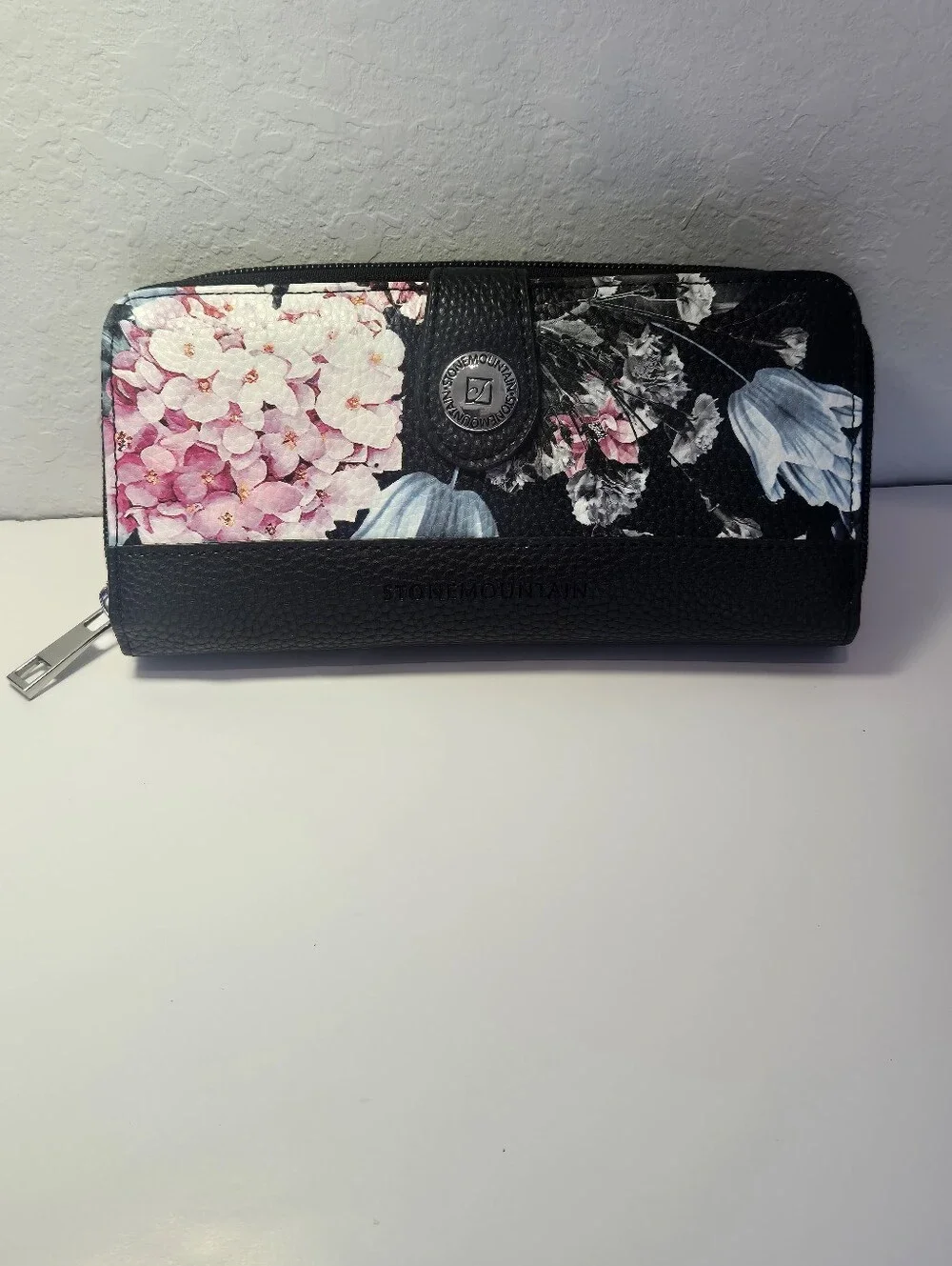 Stone Mountain Rose Bloom Zip Around Wallet Black Floral  Pebble Leather!